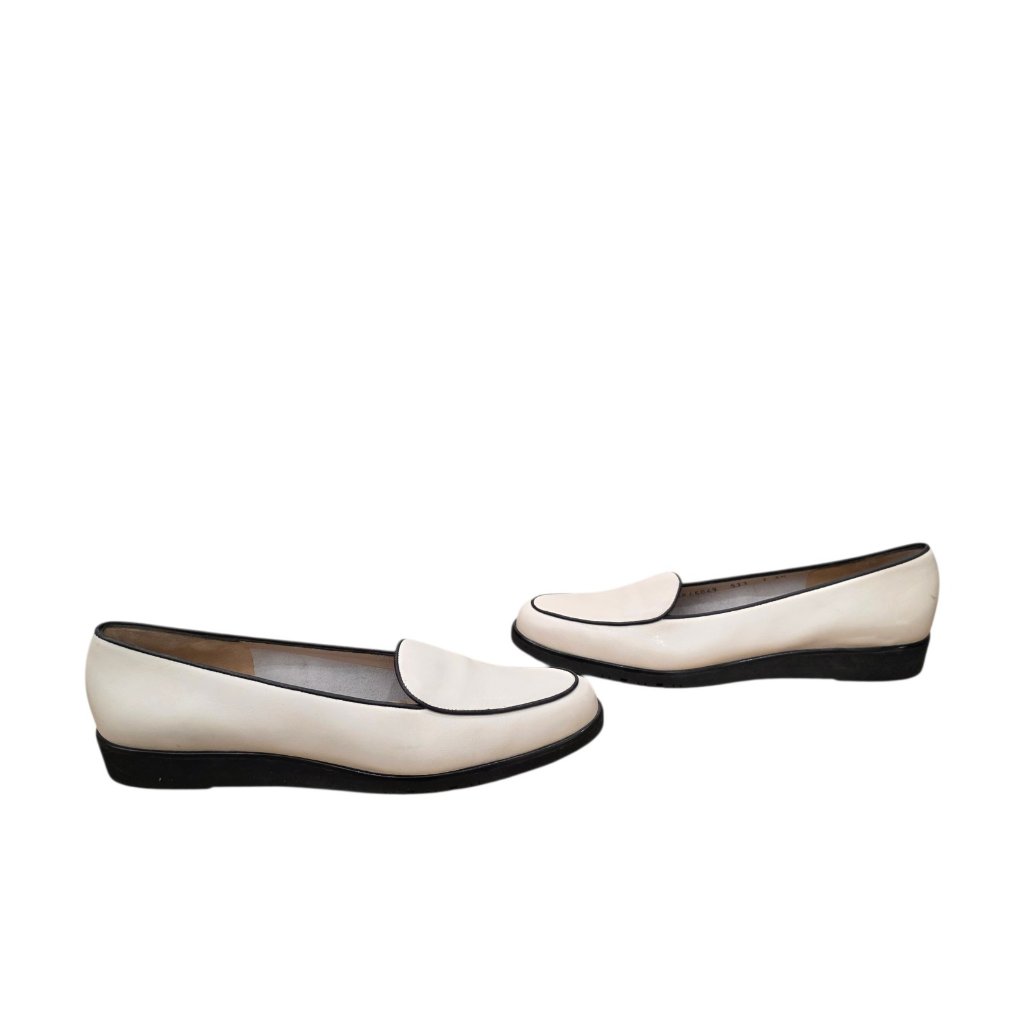 Salvatore Ferragamo Boutique Off White Black Leather Flats Loafers Italy 7 3a